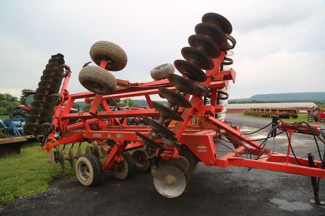 Image of Kuhn Krause 8200 equipment image 2