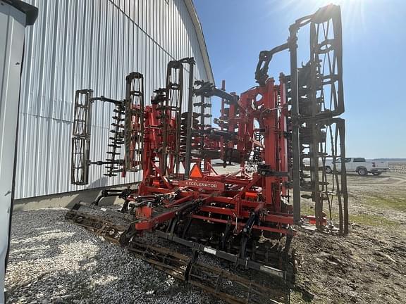 Image of Kuhn Krause Excelerator 8000 equipment image 2