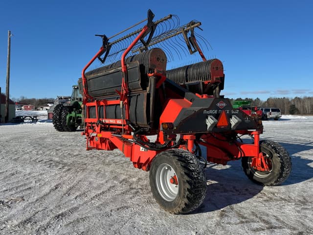 Image of Kuhn Merge-Maxx 902 equipment image 3