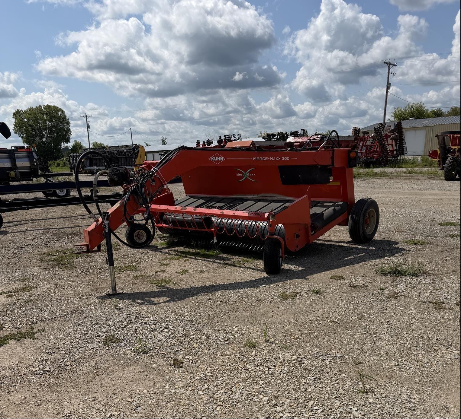 Kuhn Merge-Maxx 300 Equipment Image0
