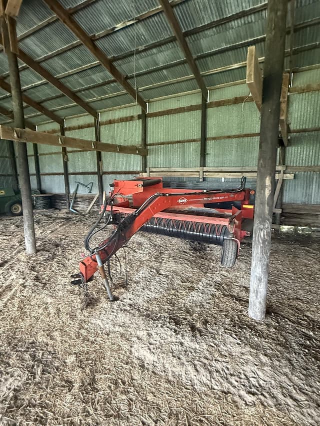 Image of Kuhn Merge-Maxx 300 equipment image 1