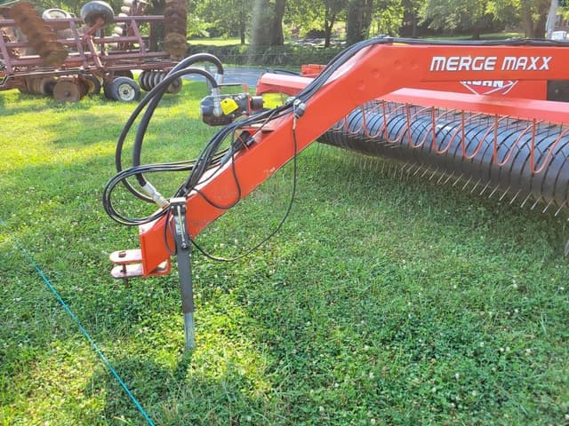 Image of Kuhn Merge-Maxx MM300 equipment image 1