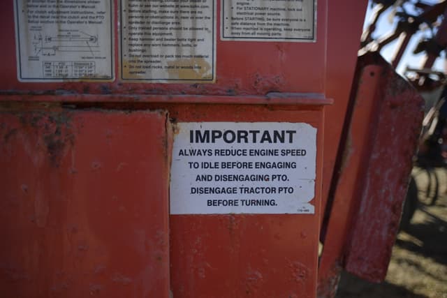 Image of Kuhn Knight 8124 equipment image 2