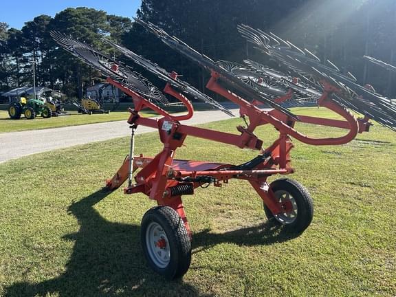 Image of Kuhn SR108 equipment image 2