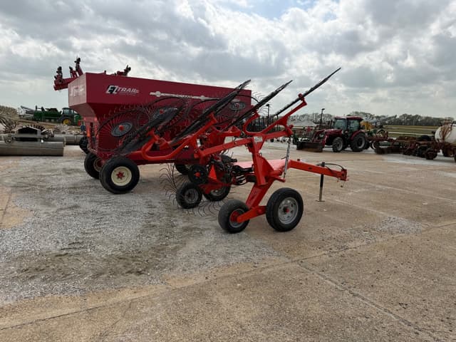 Image of Kuhn SR108 equipment image 4