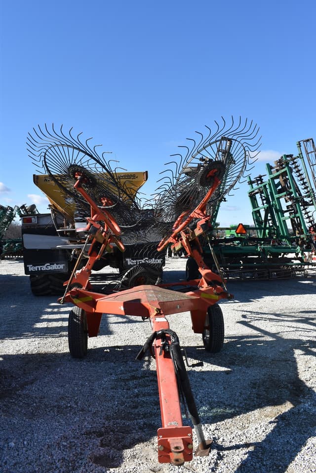 Image of Kuhn SR110 equipment image 1