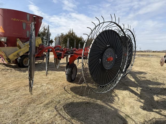 Image of Kuhn SR300 equipment image 2