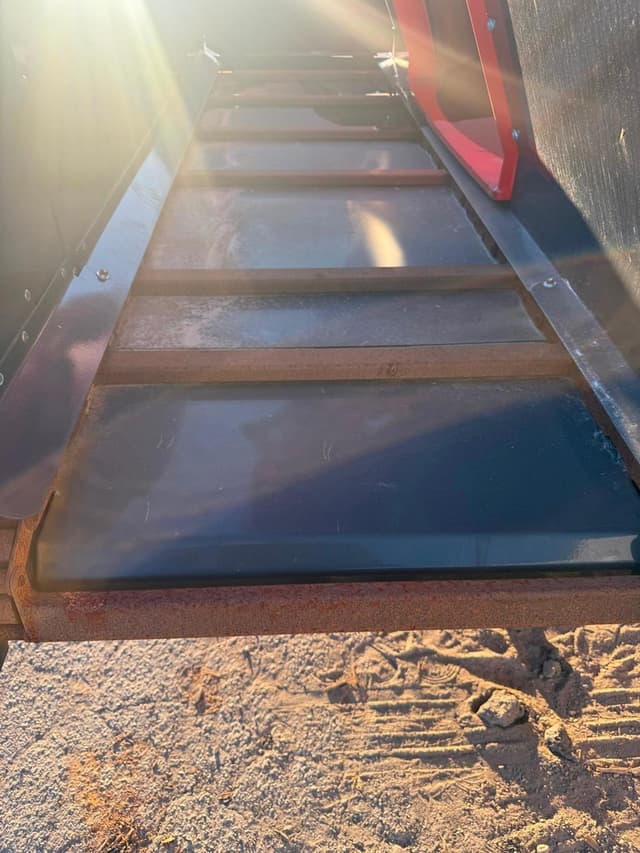 Image of Kuhn Knight VSL250T equipment image 3