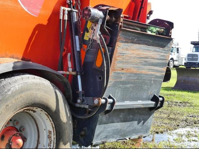 Image of Kuhn Knight VT 144 equipment image 3
