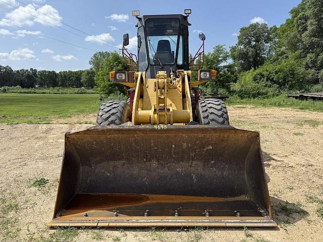 Image of Komatsu WA250 equipment image 2