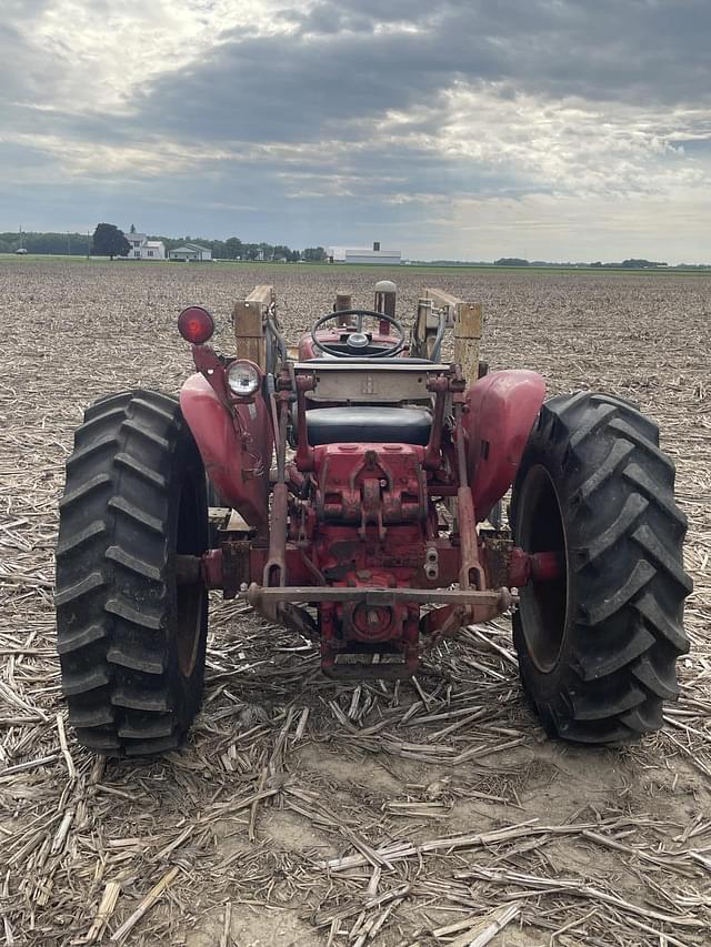 Image of International Harvester 504 equipment image 2