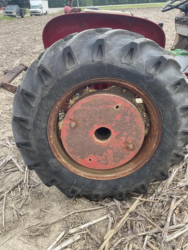 Image of International Harvester 504 equipment image 3
