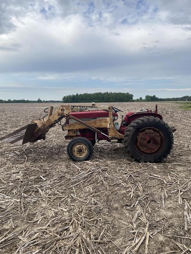 Image of International Harvester 504 equipment image 1