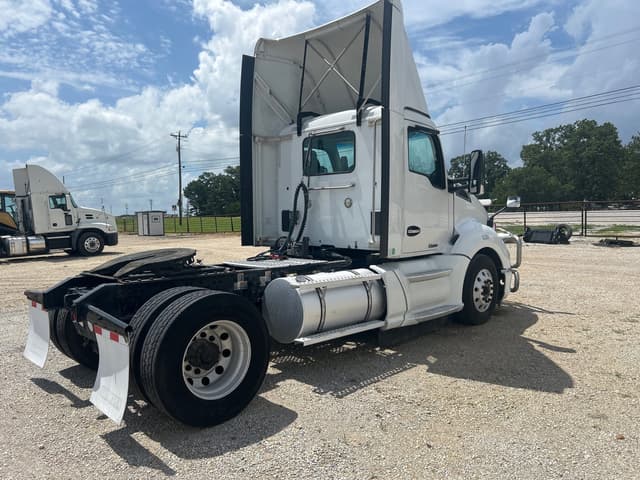Image of Kenworth T680 equipment image 3