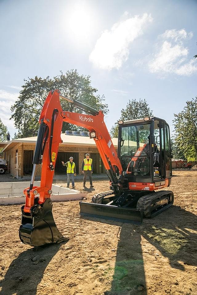 Image of Kubota KX030-4 equipment image 4