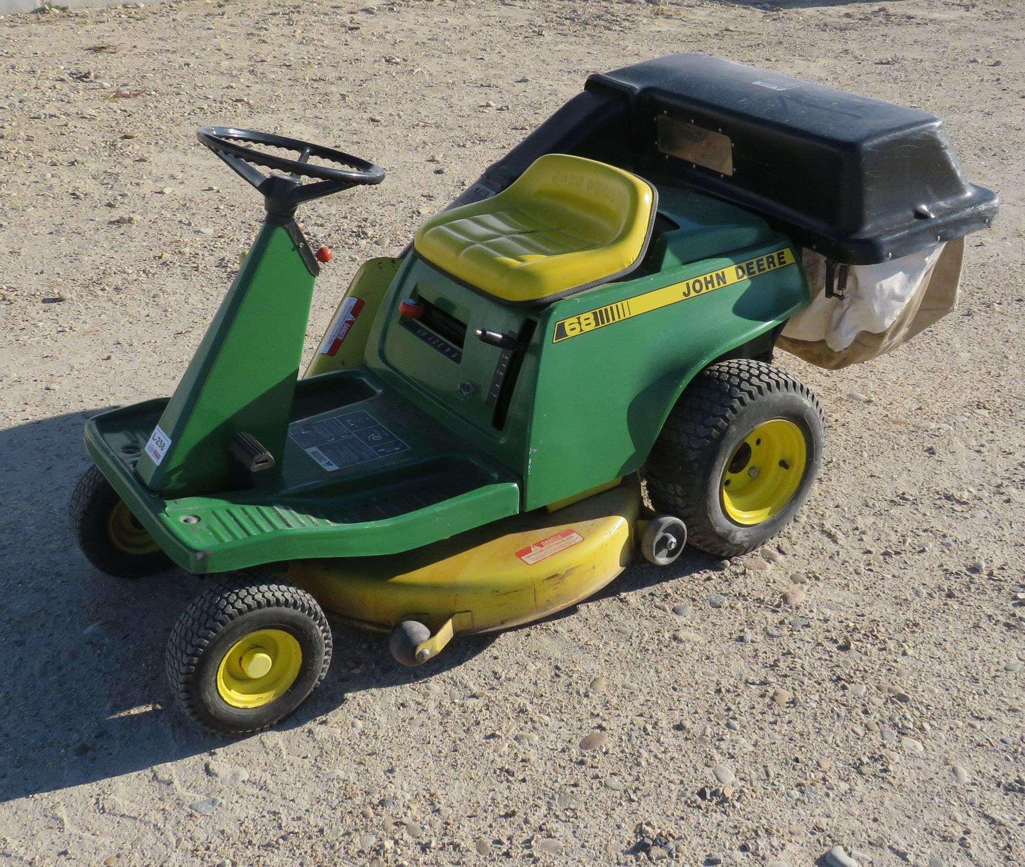 Main image John Deere 68