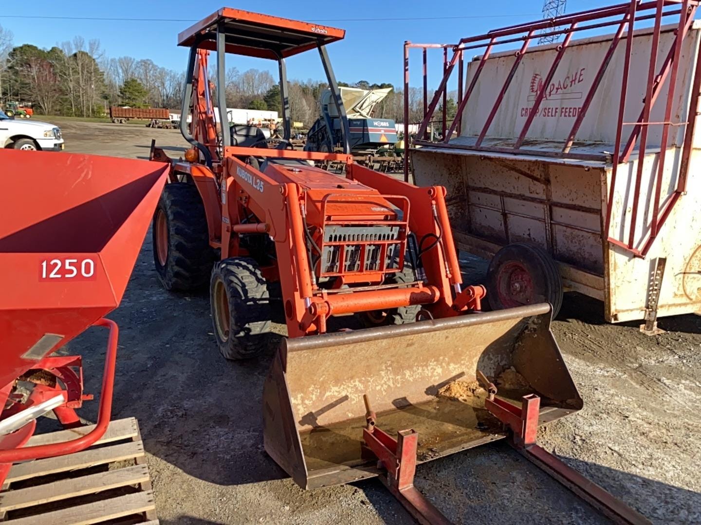 Main image Kubota L35