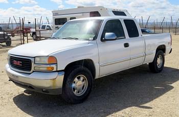 2002 GMC Sierra Equipment Image0