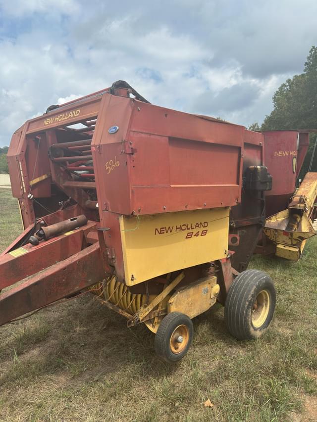 Image of New Holland 848 equipment image 3