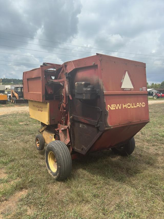 Image of New Holland 848 equipment image 4
