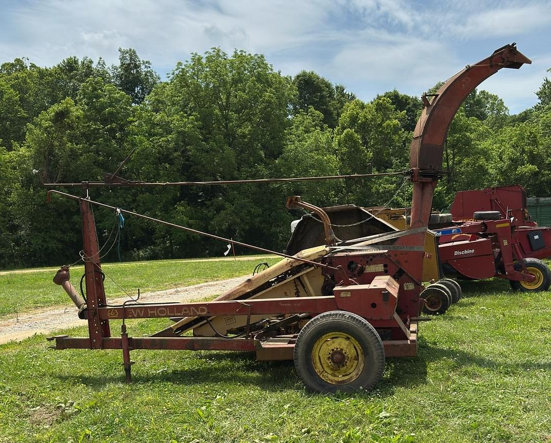 Image of New Holland 880 Primary image