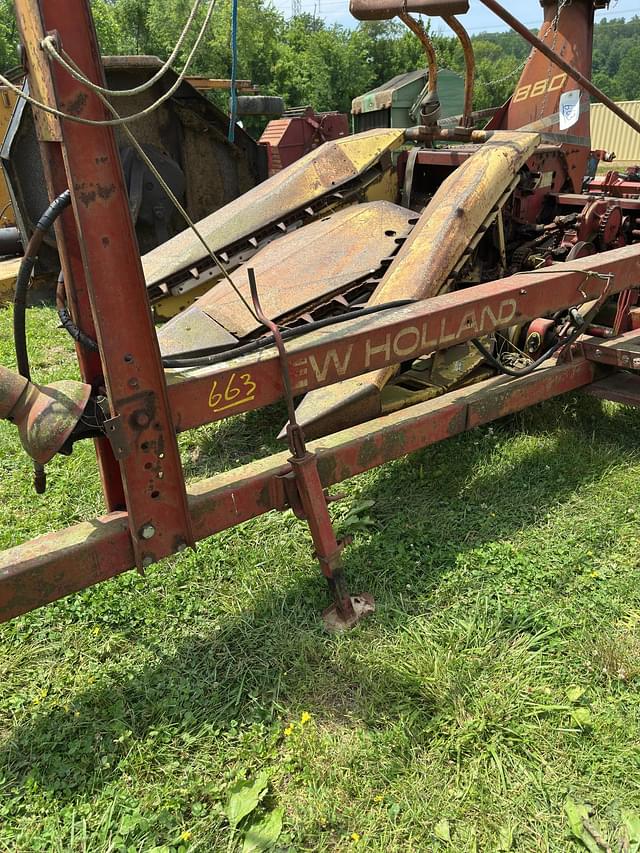 Image of New Holland 880 equipment image 2