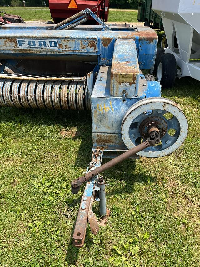 Image of Ford 532 equipment image 2