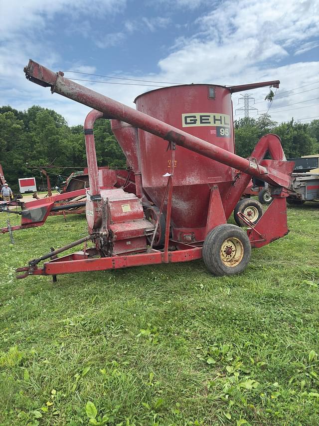 Image of Gehl 95 equipment image 2