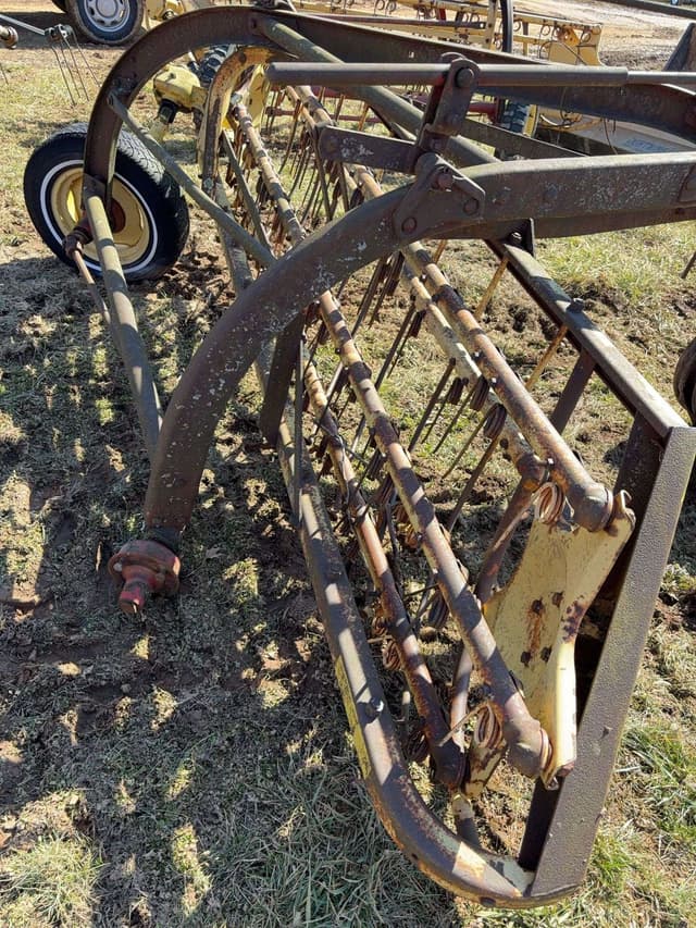 Image of New Holland 256 equipment image 3