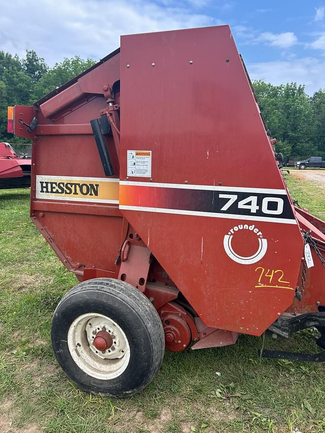 Image of Hesston 740 equipment image 4