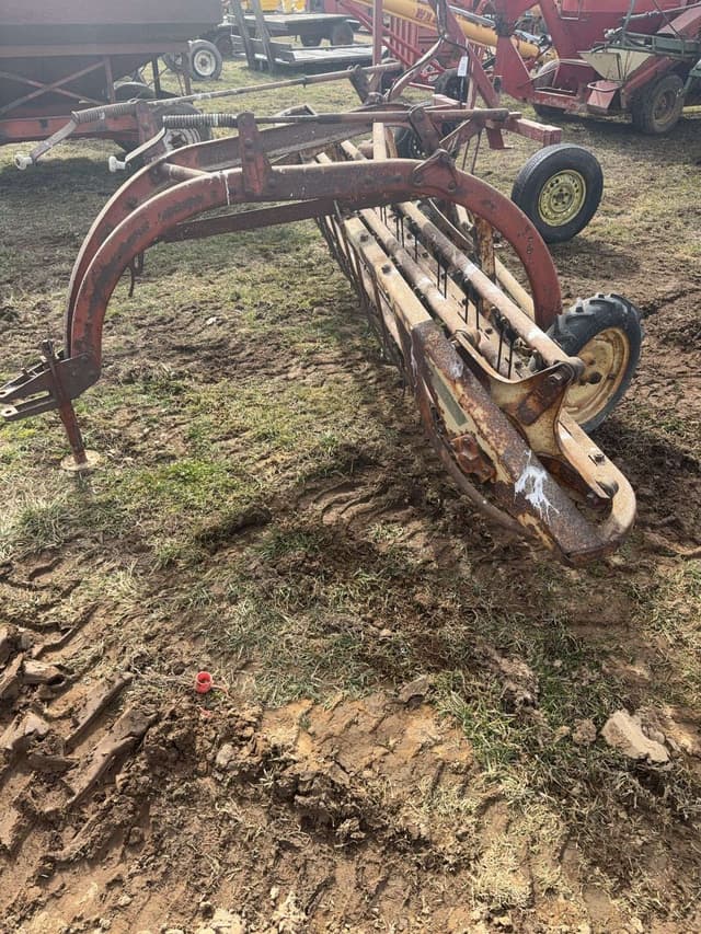 Image of New Holland 260 equipment image 2