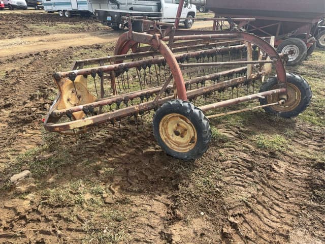 Image of New Holland 260 equipment image 3