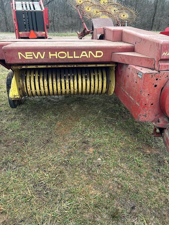 Image of New Holland 310 equipment image 3