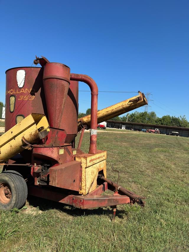 Image of New Holland 353 equipment image 3