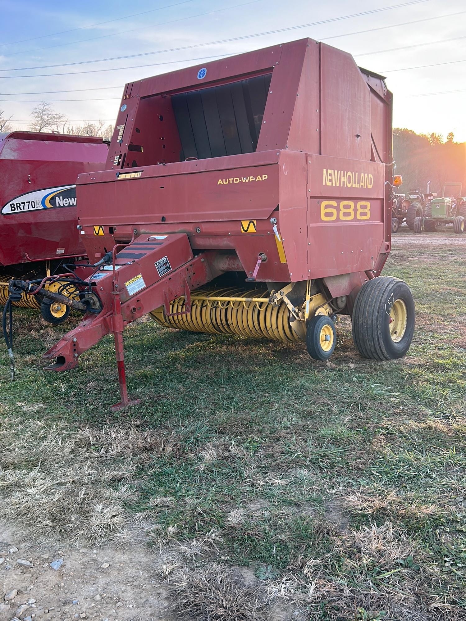 Main image New Holland 688