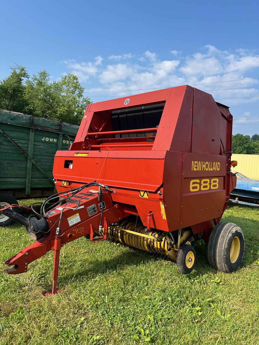 Image of New Holland 688 Primary image