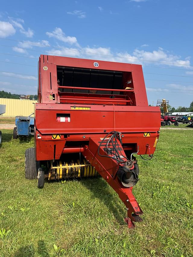 Image of New Holland 688 equipment image 2