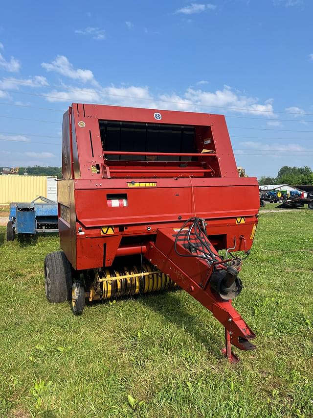 Image of New Holland 688 equipment image 1