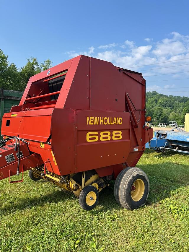 Image of New Holland 688 equipment image 4