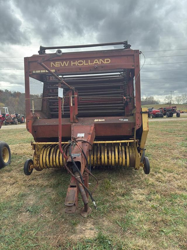 Image of New Holland 851 equipment image 3