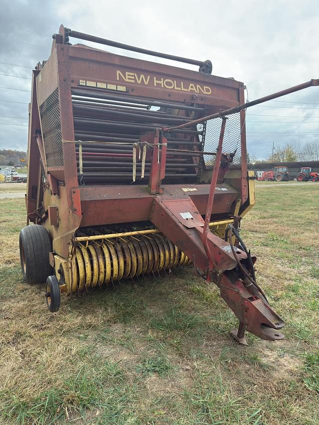 Image of New Holland 851 equipment image 1