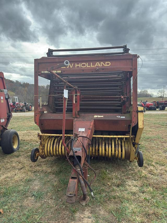 Image of New Holland 851 equipment image 2