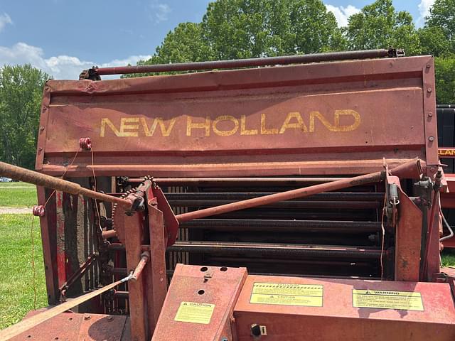 Image of New Holland 845 equipment image 3