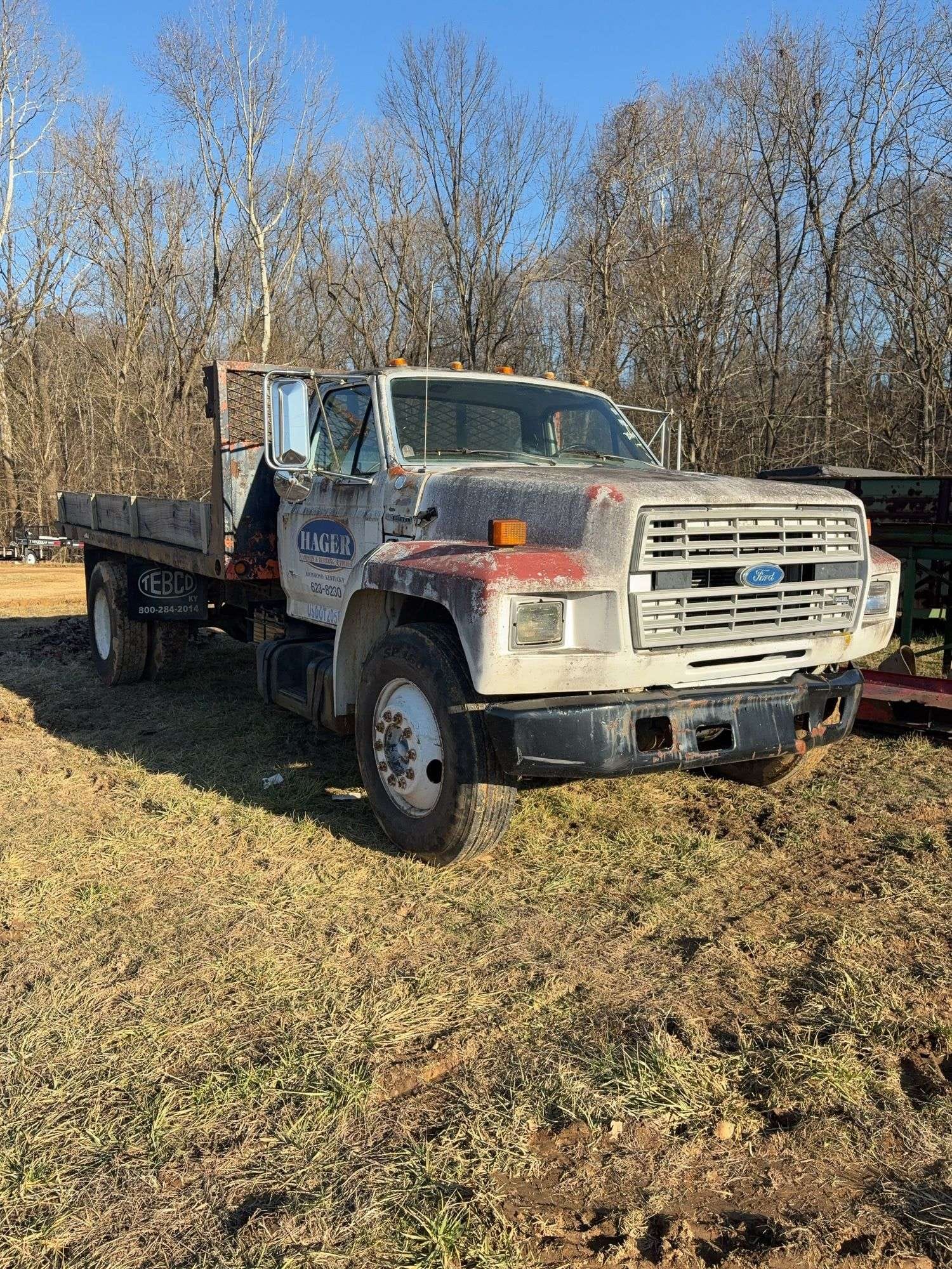 1992 Ford F-700 Equipment Image0