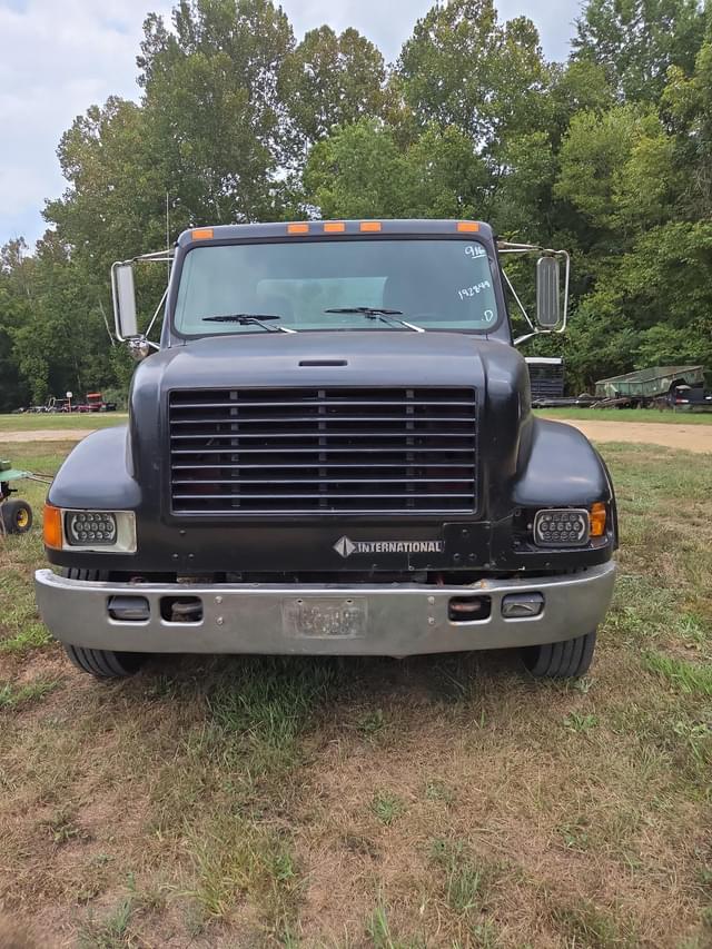 Image of International 4700 equipment image 3