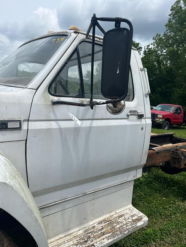 Image of Ford F-600 equipment image 4