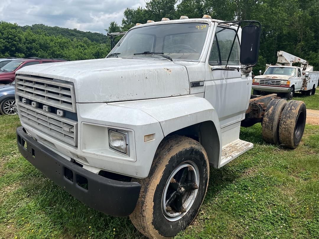 Image of Ford F-600 Primary image