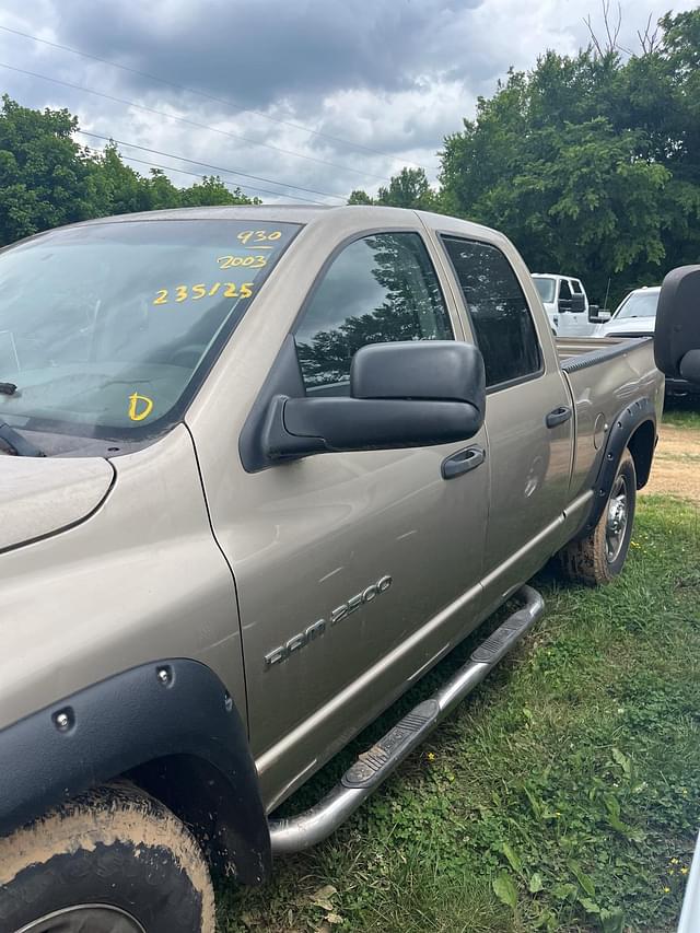 Image of Dodge Ram 2500 equipment image 3