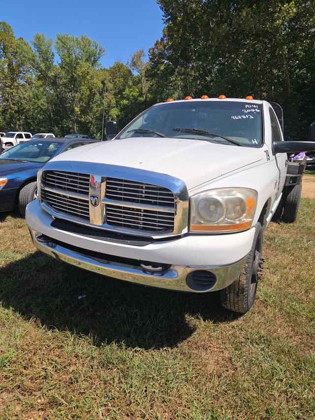 Image of Dodge Ram 3500 equipment image 1