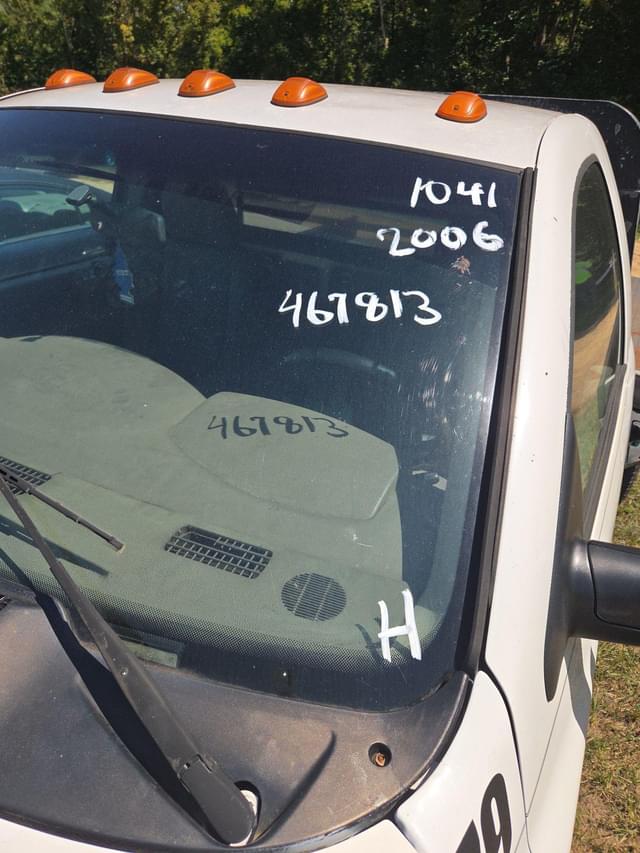 Image of Dodge Ram 3500 equipment image 4